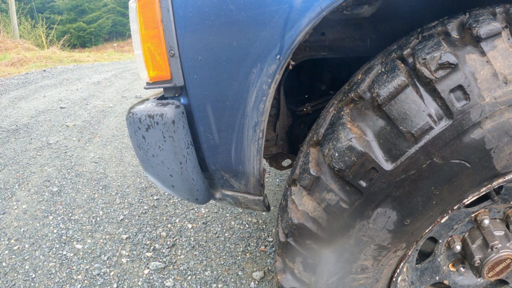 Checking tire rub on a stock height Nissan Pathfinder with 34x10.5 tires
