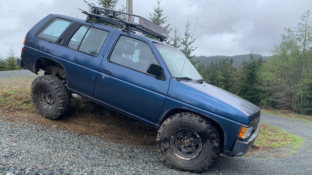 Project Cheapfinder Nissan Pathfinder on 34x10.5 Super Swamper LTB tires